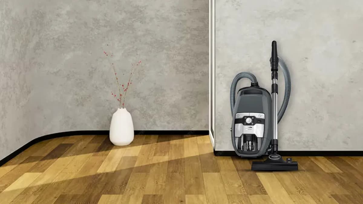 Miele Blizzard CX1 Pure Suction Review: Bagless Vacuum