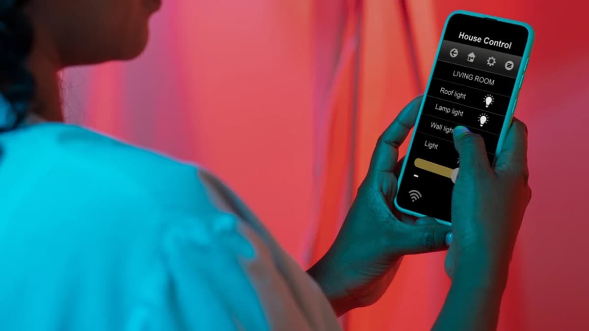 How to Use Smart Home Tech to Save Energy