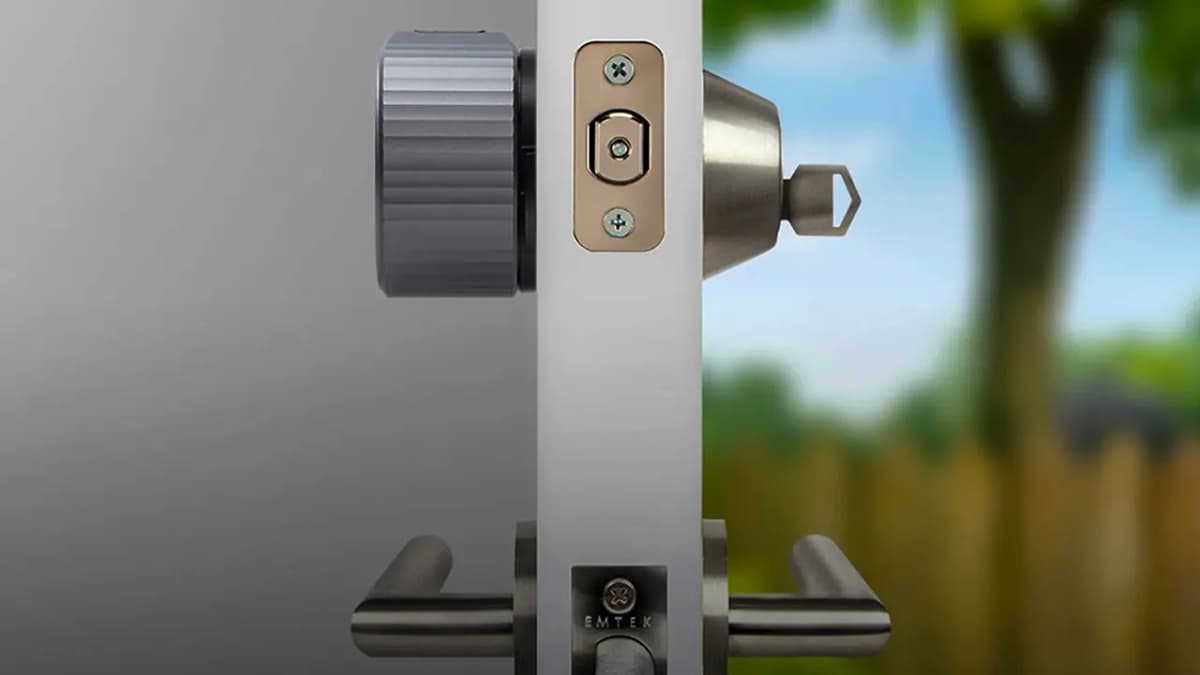August Wi-Fi Smart Lock Review: Best Door Lock with Camera?