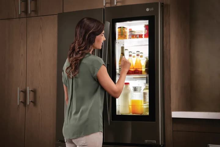 Smart Fridge Comparison: Samsung Family Hub vs. LG InstaView